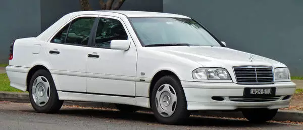 Mercedes-Benz C 200 1.8dm3 benzyna 204 K HX48M0 JZBBA542